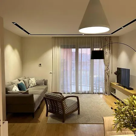 Modern Flat Near The Lake And Blloku Apartment Tirana