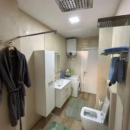 Apartment Modern Flat Near The Lake And Blloku *