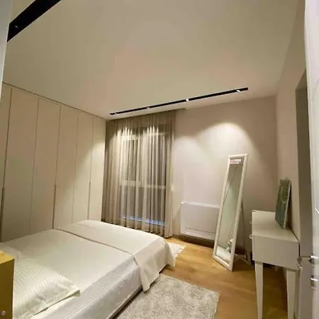 Apartment Modern Flat Near The Lake And Blloku