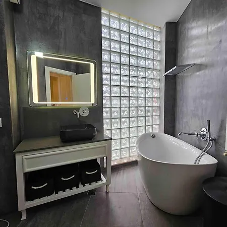 Modern Flat Near The And Blloku * Tirana